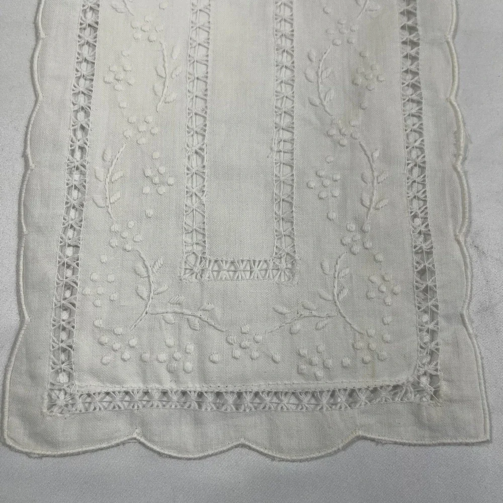 WhimsyWear Hanging Towel Holder Unisex OS White Excellent Vintage Style Floral